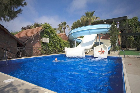 Can Garden Beach (3)