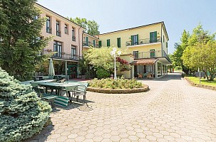 Jolanda Park Hotel