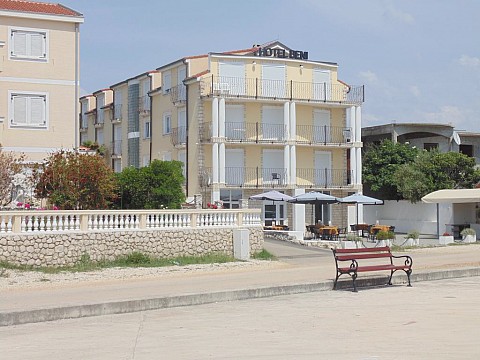 Hotel BENI (2)