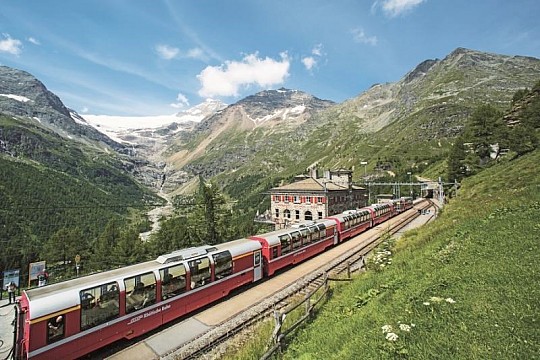 Vinice, palmy a jezera pod horskými štíty s jízdou Bernina Express a ledovcem Diavolezza