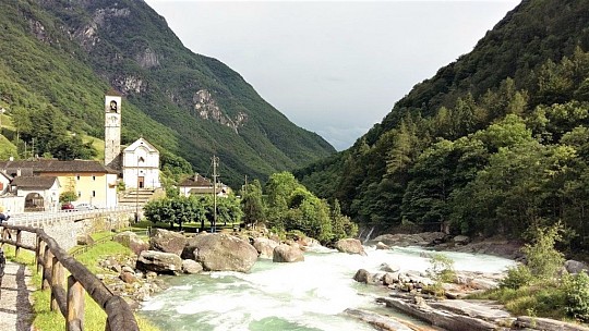 Vinice, palmy a jezera pod horskými štíty s jízdou Bernina Express a ledovcem Diavolezza (3)