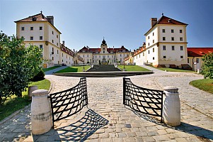 ANTON FLORIAN, Zámecký hotel Valtice