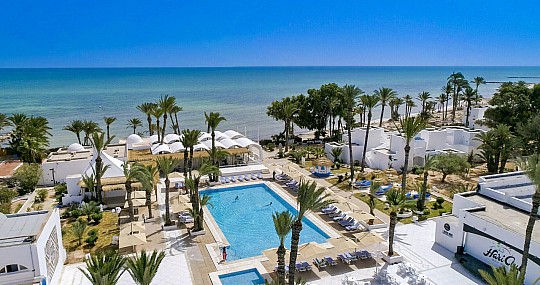 Hotel Cooee Hari Club Beach Resort